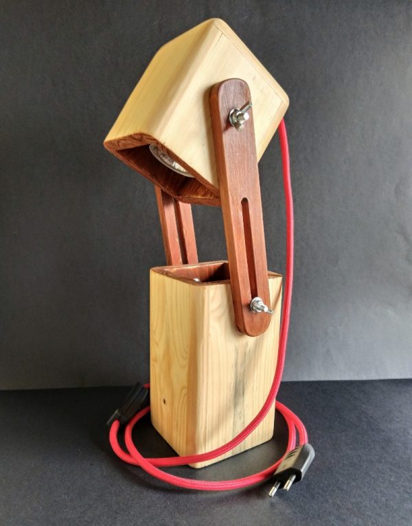 Lámpara extensible de madera reciclada de palet