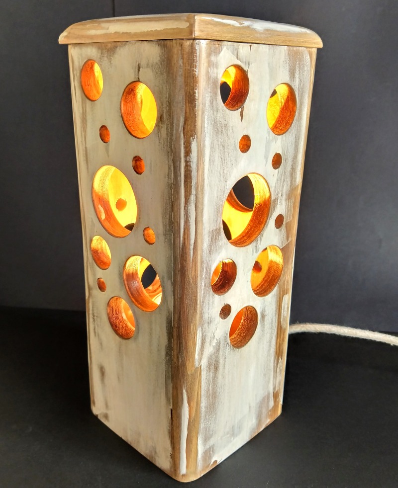 Lámpara agujeros vintage madera reciclada de palet